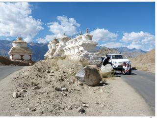 Pause pour nos sympathiques chauffeurs ladakhis.