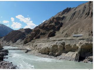 L'Indus traverse ce paysage grandiose.