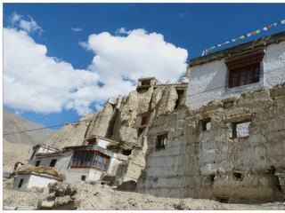 Nous allons rentrer dans une maison ladakhi...