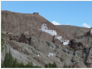 Nous repassons devant la forteresse et le monastère de Basgo.