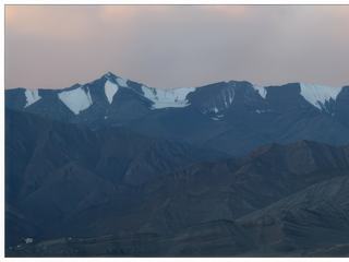 Première vue sur la chaîne montagneuse de Stock-Matho.