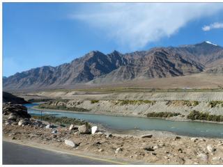 Le monastère d'Hemis est situé sur la rive sud de l'Indus...