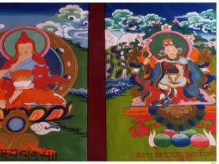 Fresque murale, à droite Padmasambhava (Guru Rinpoche).