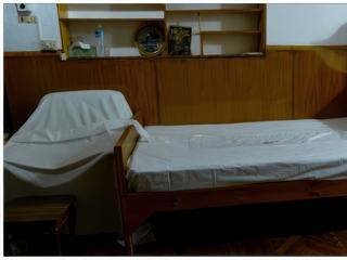 A l'étage supérieur, la chambre du dalaï-lama.