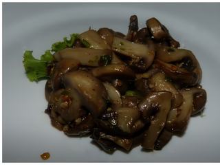 La cuisine est cosmopolite, cette fricassée de champignons, bien parfumée était excellente.