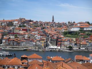 Vue de Porto depuis Vila Nova de Gaia.
