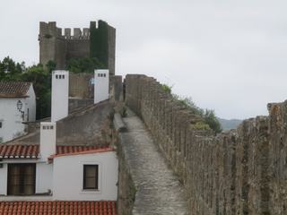 Óbidos: chemin de ronde des remparts.