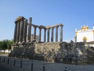 Évora: le temple romain.