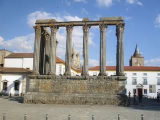 Évora: le temple romain.