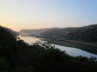 Odeceixe: la rivière part vers l'océan.