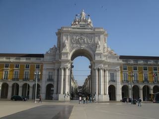 Lisbonne: Praça do Comércio et arco de Rua Augusta.