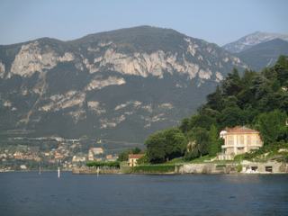 Le lac vu du car-ferry entre Varenna et Bellagio.