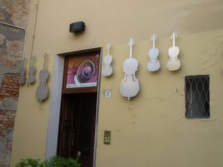 Crémone: atelier de lutherie.