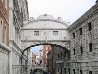 Venise: le Pont des Soupirs.