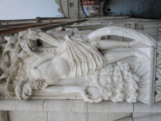 Venise: la sculpture de Noé ivre sur le Ponte della Paglia.
