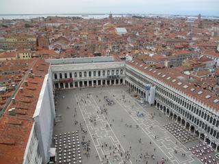 Vue du haut du campanile sur la Piazza.