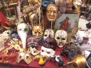 Une boutique de masques de carnaval dans San Polo.