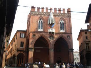Bologne: Palazzo della Mercanzia.