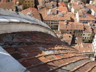 Florence: vue plongeante sur le toit de la coupole (quel boulot!).