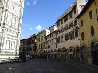 Florence: vue sur la Piazza del Duomo.