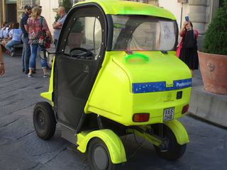 Marrante, cette petite voiture de la Poste Italienne!!