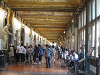 Florence: Galleria degli Uffizi... et ses groupes!
