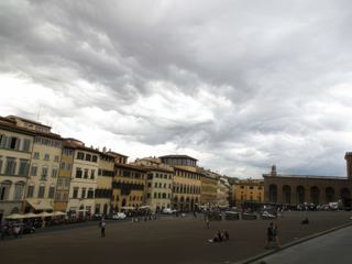Florence: la Piazza Pitti (*l'appartement de Patricio, c'est la 4ème maison en partant de la gauche, 1er étage!).