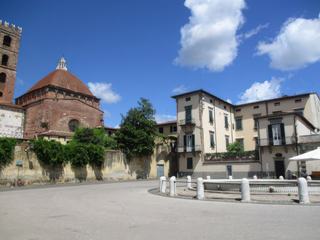Lucca: Piazza Antelminelli.