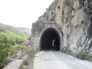 Un des tunnels d'accès à la carrière Fantiscritti.