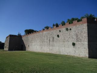 Pise: les remparts.