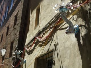 Sienne: le symbole de la contrada dell'Onda (c'est supposé représenter un... dauphin!).