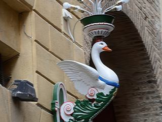 Sienne: le symbole de la contrada du Cygne.