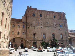 Sienne: Piazza del Mercato.