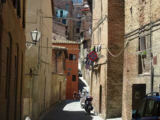 Une ruelle de Sienne.