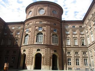 Turin: le Palazzo Carignano (sans la pluie!).