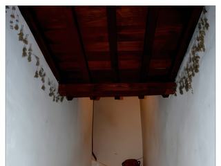 L'escalier qui mène aux étages supérieurs.