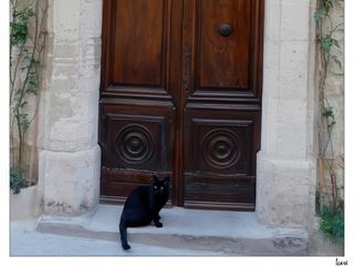 Il veut entrer dans une maison du XVIIIe siècle!