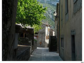 Un calme qui donne envie de flâner dans les petites ruelles du village d'un autre temps.