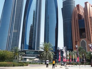 Notre prochaine visite : les Etihad Towers. Et là encore on grimpe dans les étages, au 74ème exactement !!!.