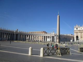 Rome: Vatican - Place Saint-Pierre.