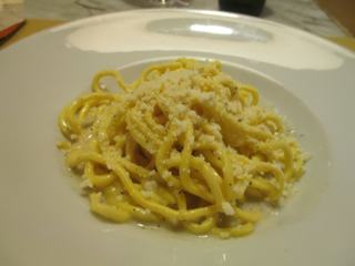 Rome: pâtes "cacio e pepe".