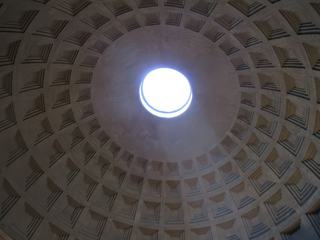 Rome: dôme du Panthéon.
