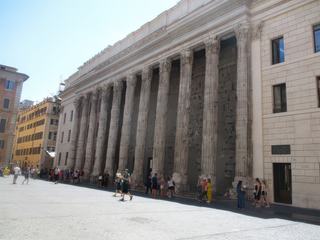 Rome: Temple d'Hadrien.