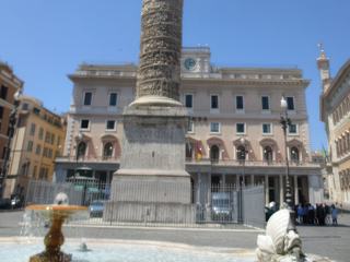 Rome: Piazza Colonna, colonne de Marc-Aurèle.