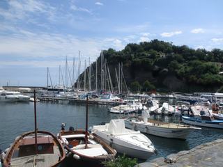 L'île de Procida: marine de Chiaiolella (au sud).