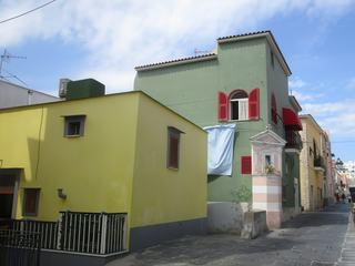 L'île de Procida: marine de Chiaiolella (au sud).