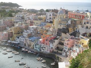 L'île de Procida: marine de Corricella.