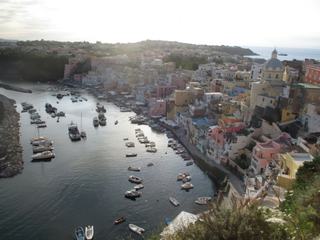 L'île de Procida: marine de Corricella.