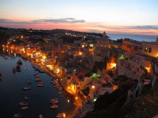 L'île de Procida: marine de Corricella.