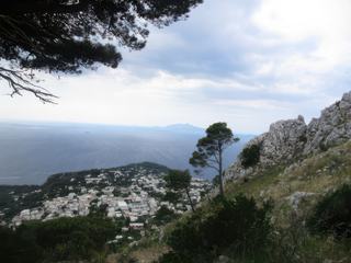 L'île de Capri: descente du Monte Solaro vers Anacapri.